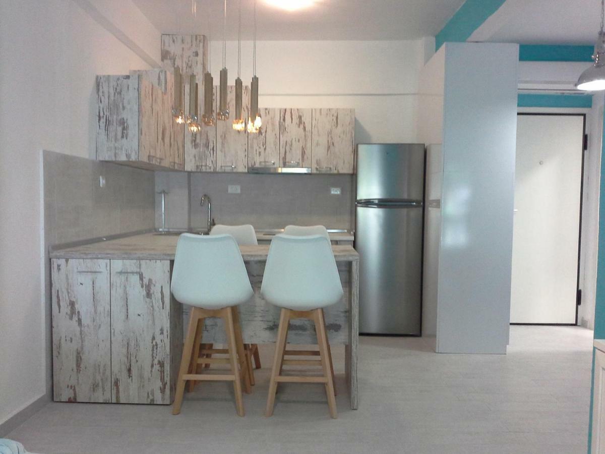 Gala Apartment Nea Poteidaia Esterno foto